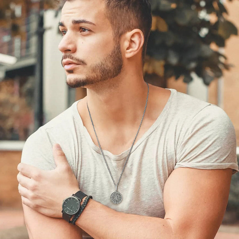 Corrente Masculina com pingente de bússola